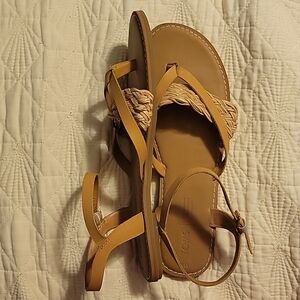 Size 11W Beige Sandals